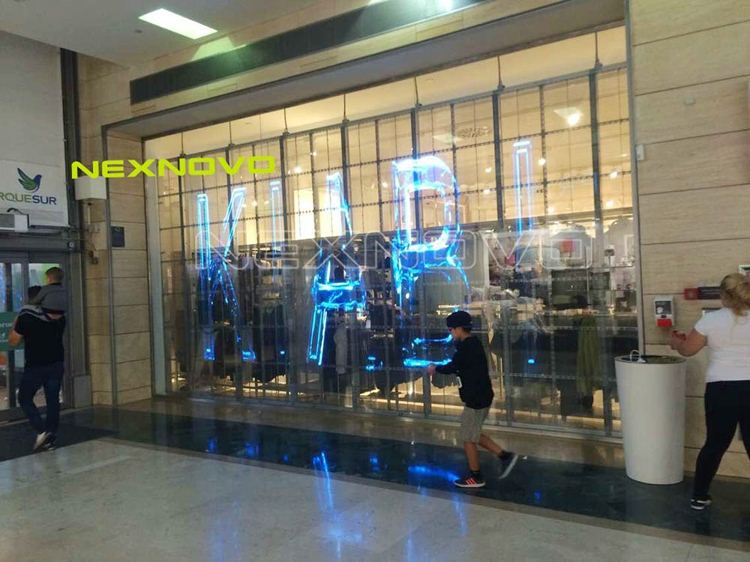 西班牙KIABI旗舰店橱窗透明LED屏